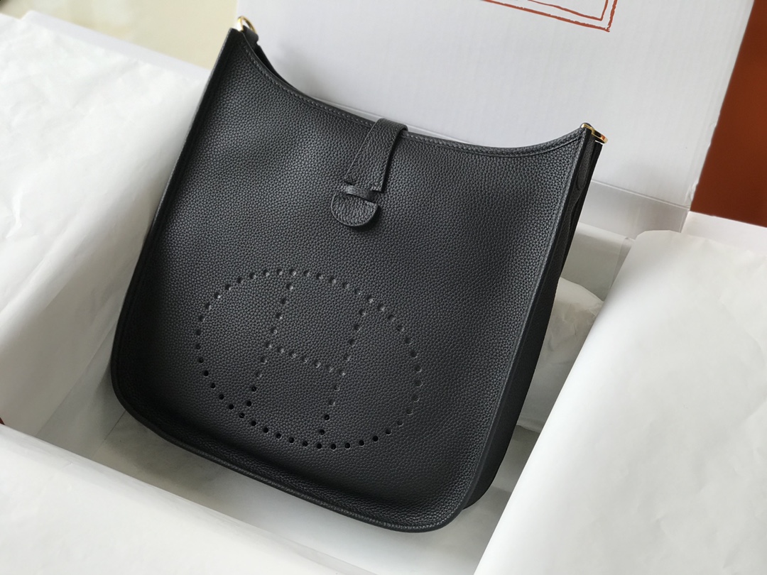 Hermes Evelyne III 29 PM Shoulder Bag In Black Clemence Leather